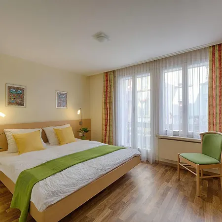 Blume Otel